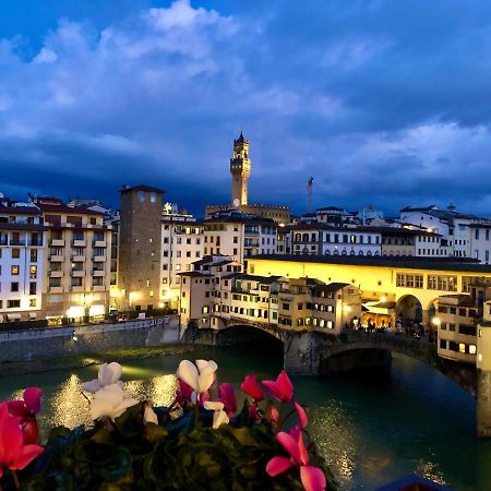 Ponte Vecchio View Luxury Apartment ฟลอเรนซ์ ภายนอก รูปภาพ