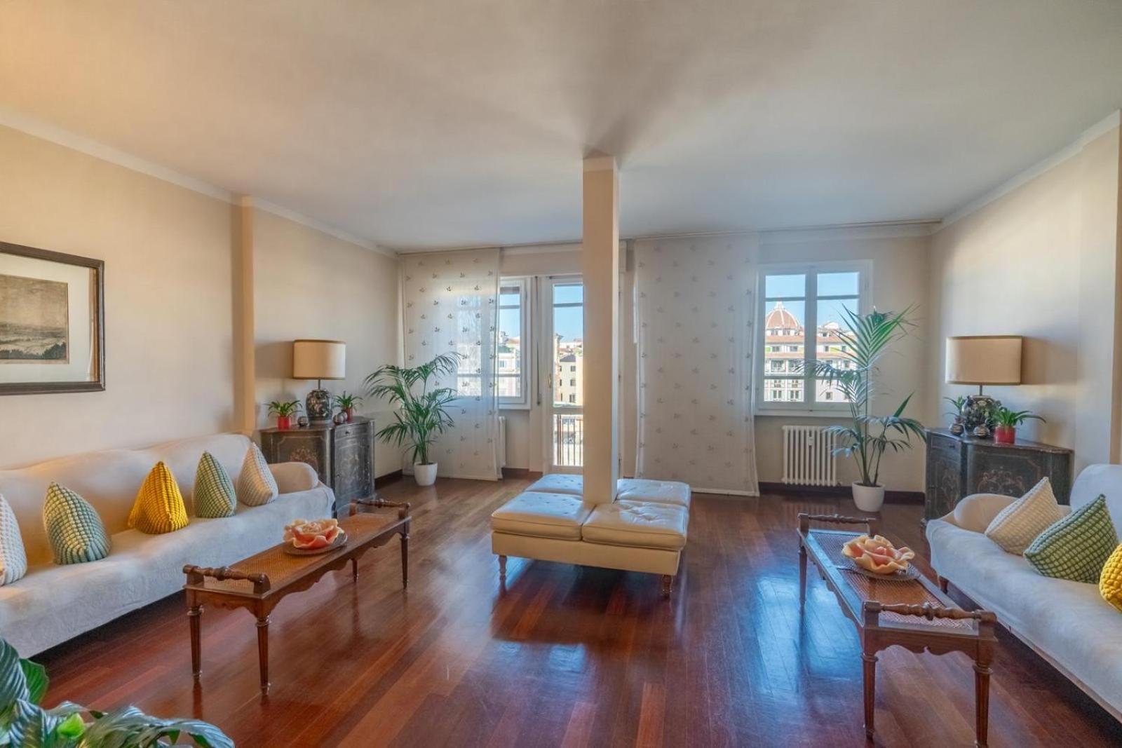 Ponte Vecchio View Luxury Apartment ฟลอเรนซ์ ภายนอก รูปภาพ