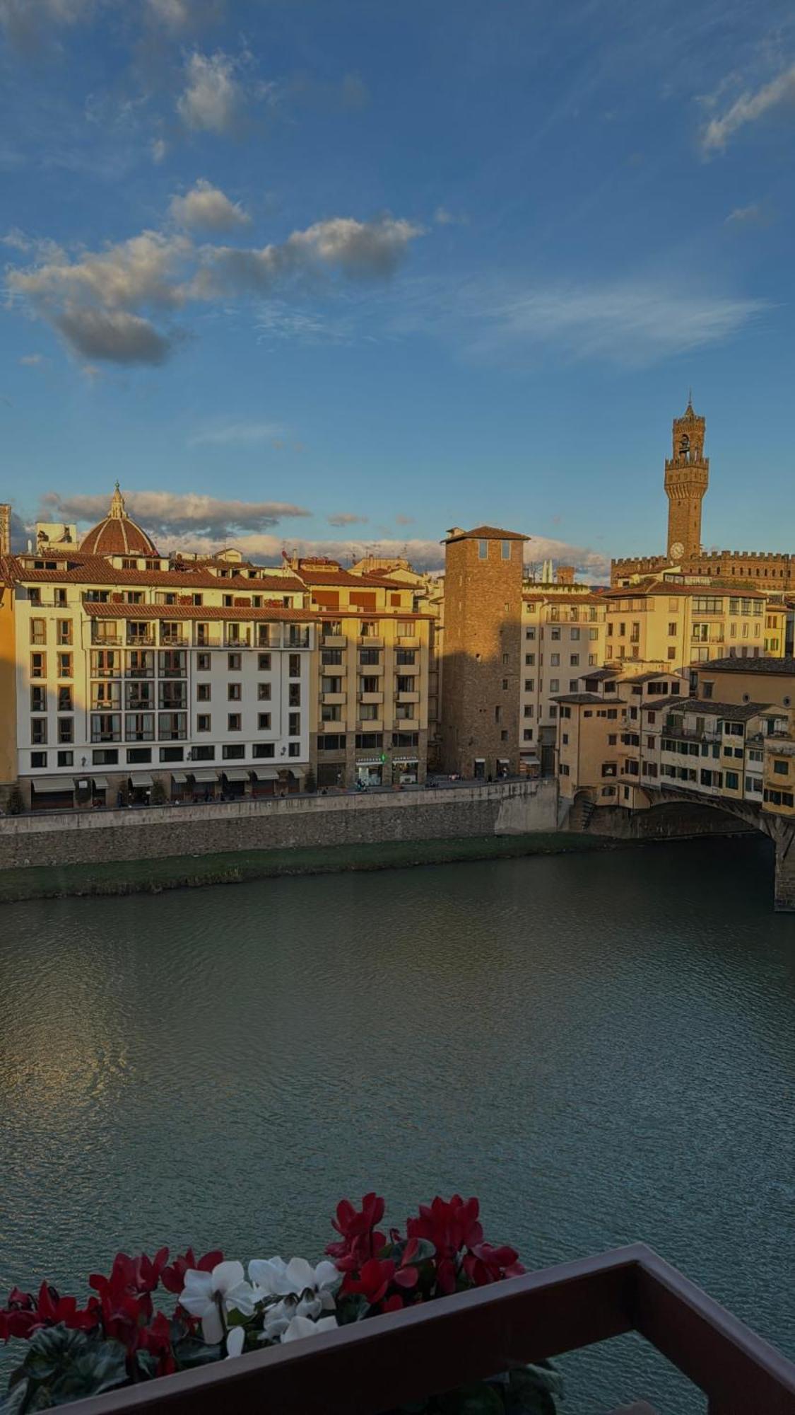 Ponte Vecchio View Luxury Apartment ฟลอเรนซ์ ภายนอก รูปภาพ