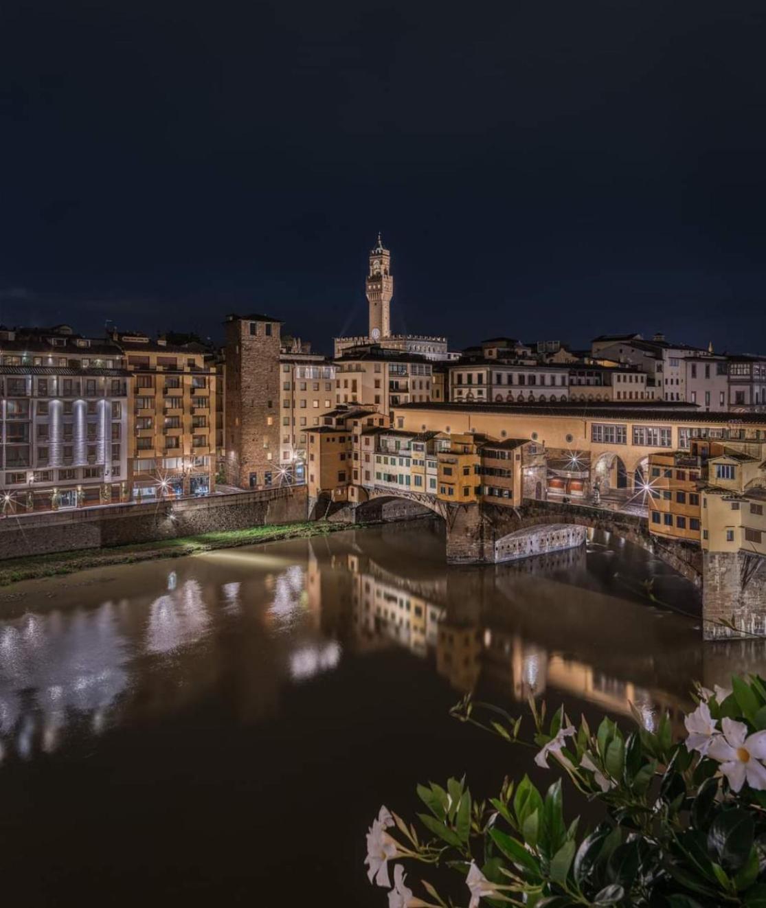 Ponte Vecchio View Luxury Apartment ฟลอเรนซ์ ภายนอก รูปภาพ