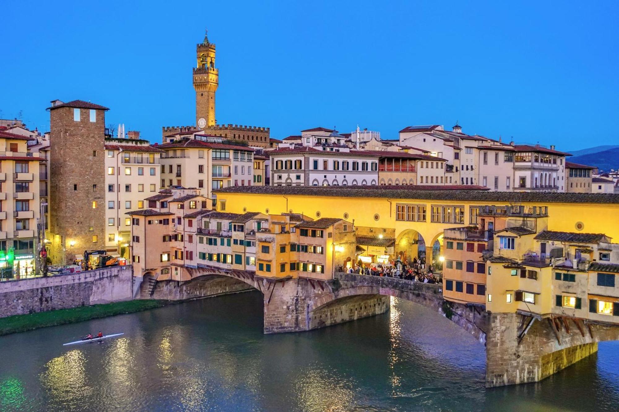 Ponte Vecchio View Luxury Apartment ฟลอเรนซ์ ภายนอก รูปภาพ