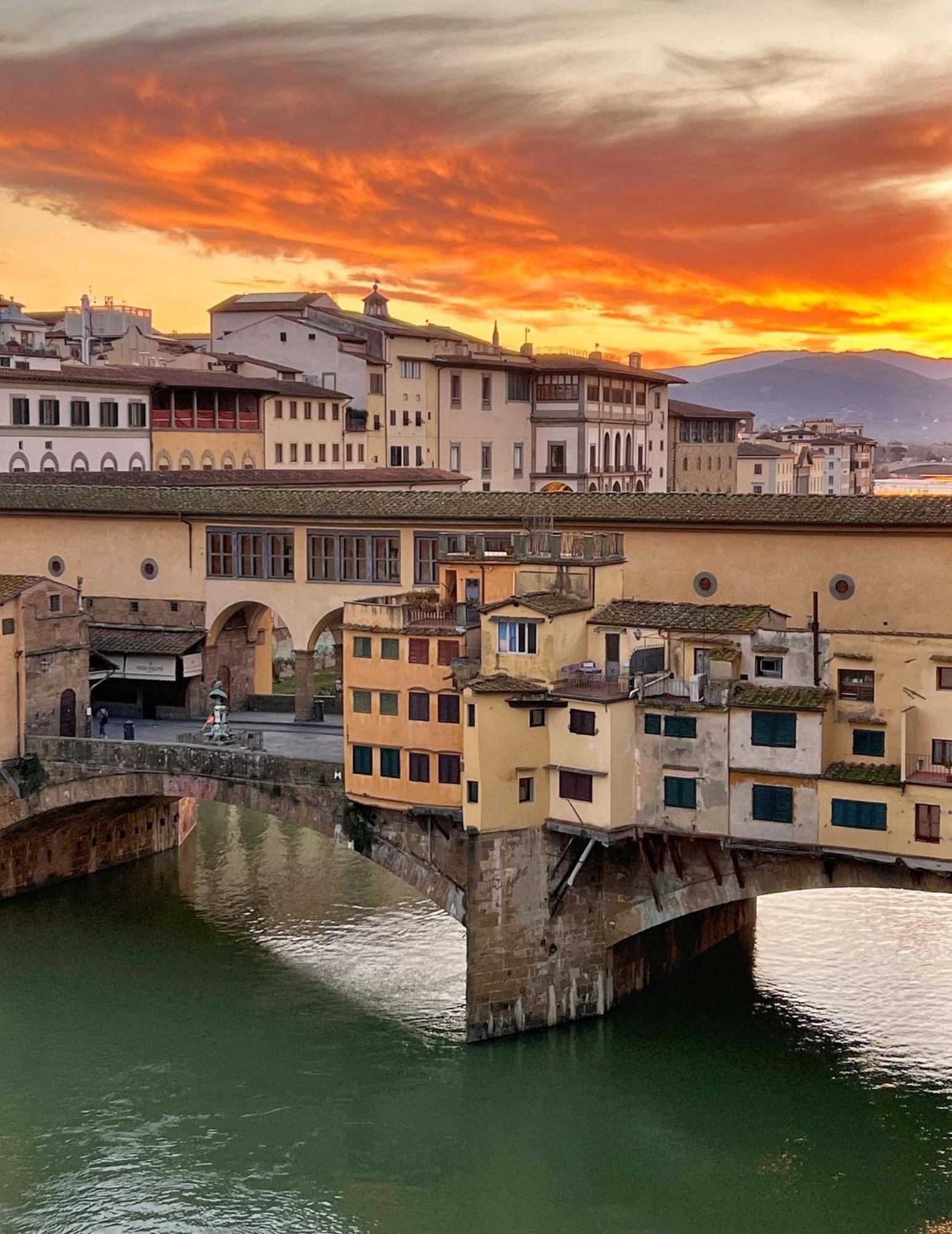 Ponte Vecchio View Luxury Apartment ฟลอเรนซ์ ภายนอก รูปภาพ