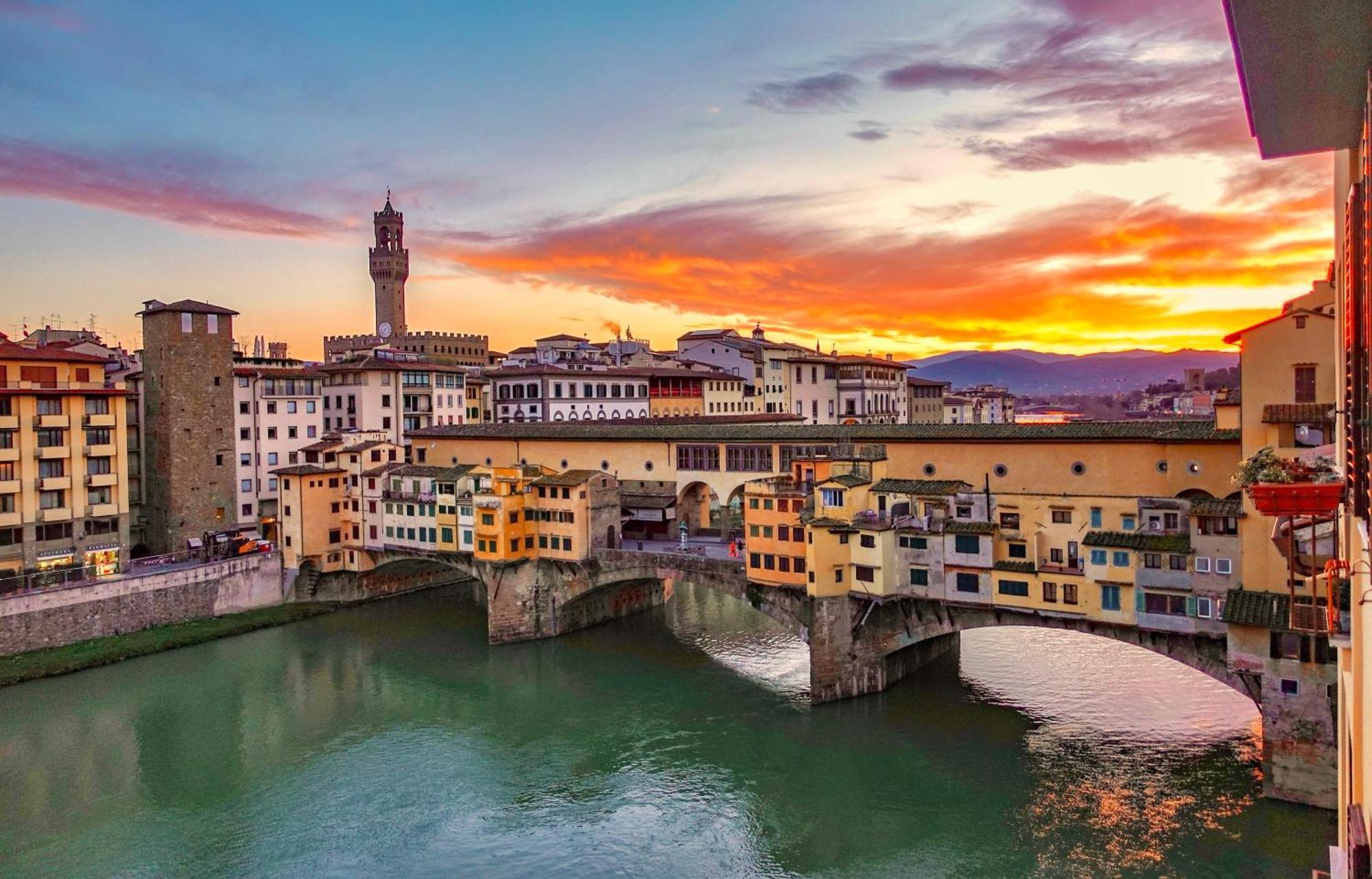 Ponte Vecchio View Luxury Apartment ฟลอเรนซ์ ภายนอก รูปภาพ