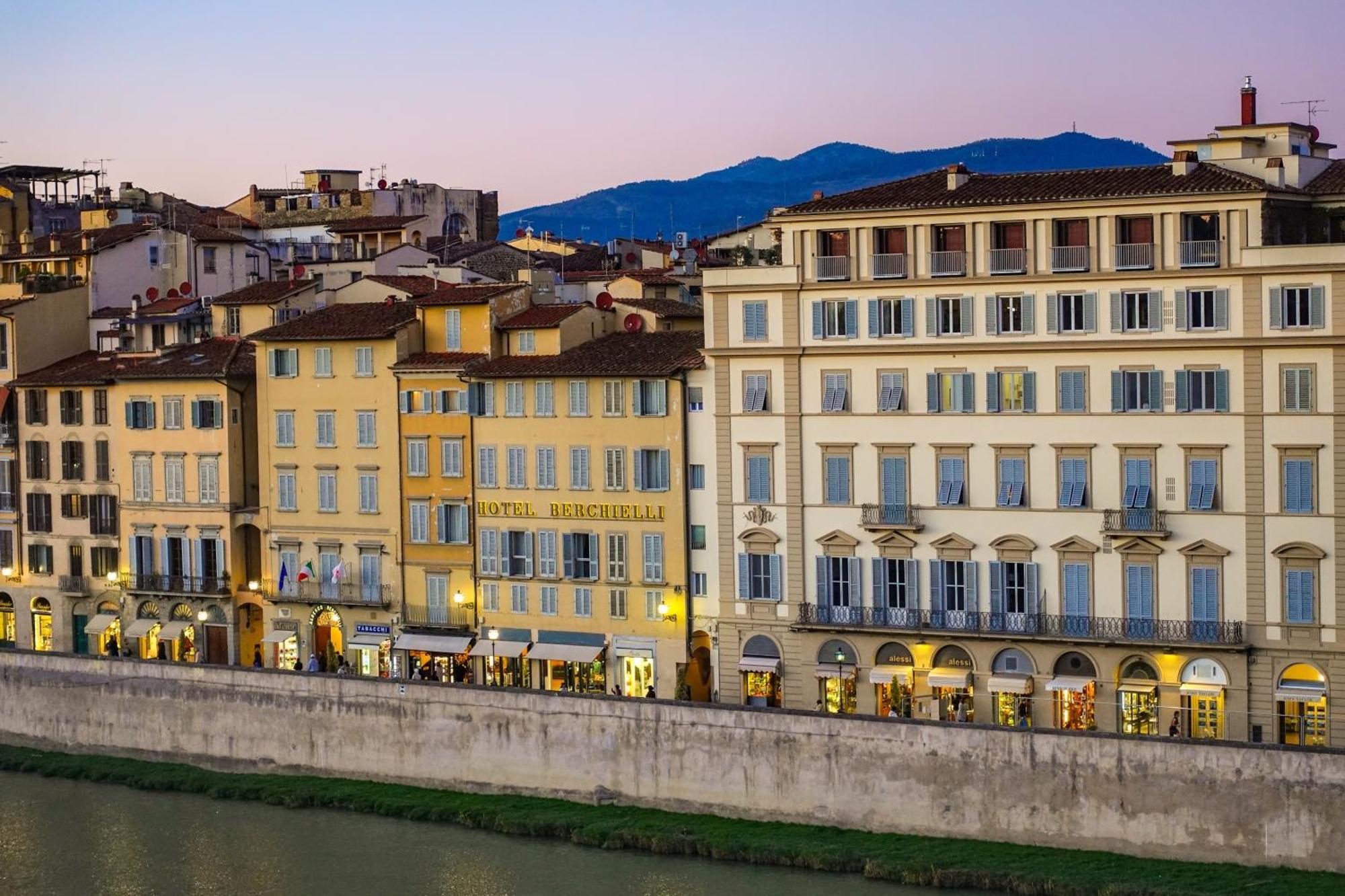 Ponte Vecchio View Luxury Apartment ฟลอเรนซ์ ภายนอก รูปภาพ